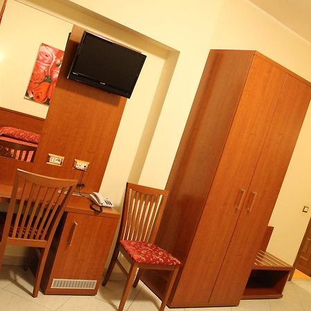 Hotel Vitti Rome Bagian luar foto