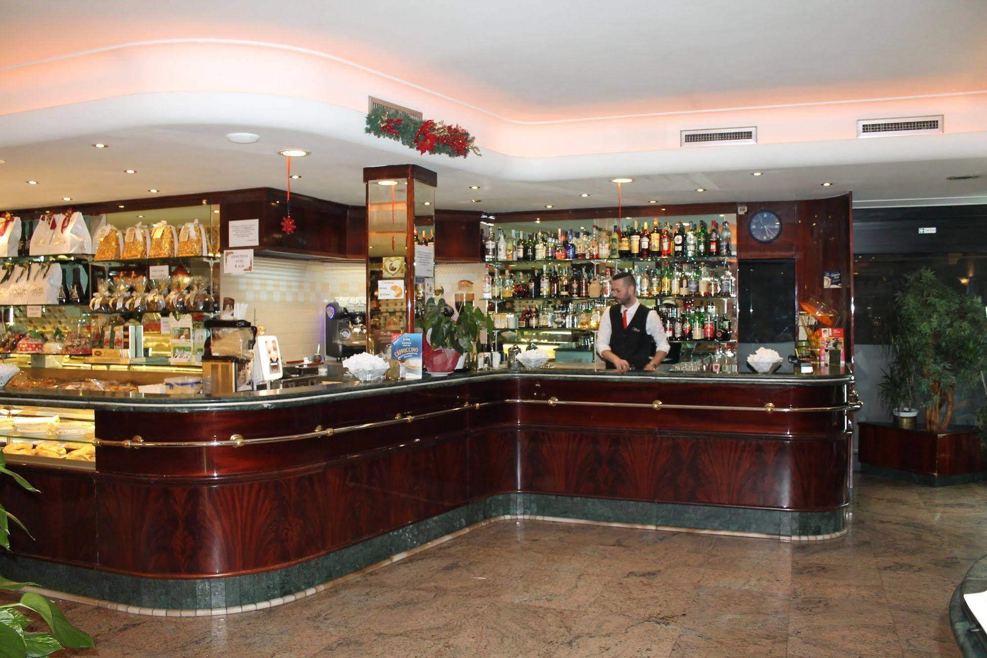 Hotel Vitti Rome Bagian luar foto